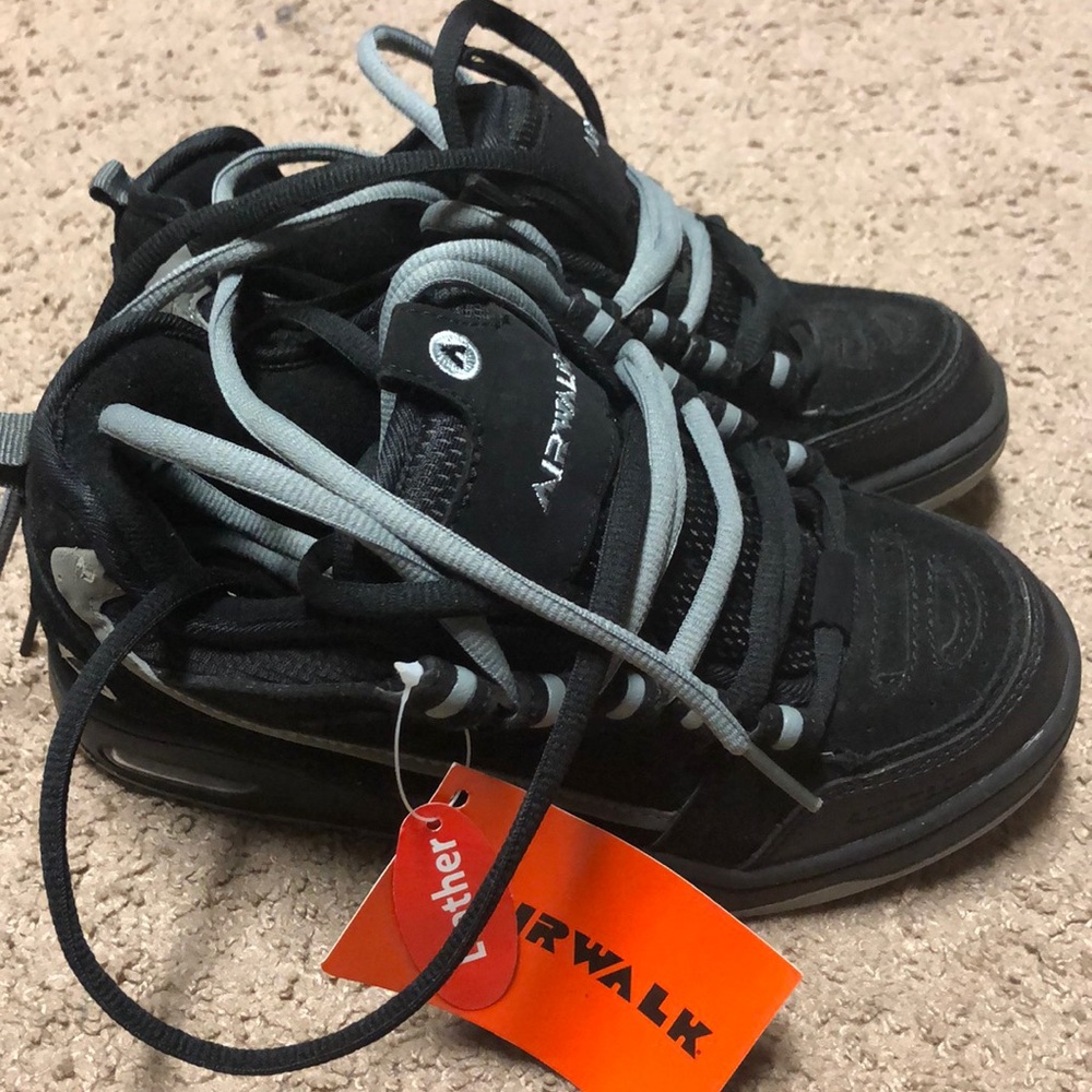 Sneaker - Picture 3 of 8